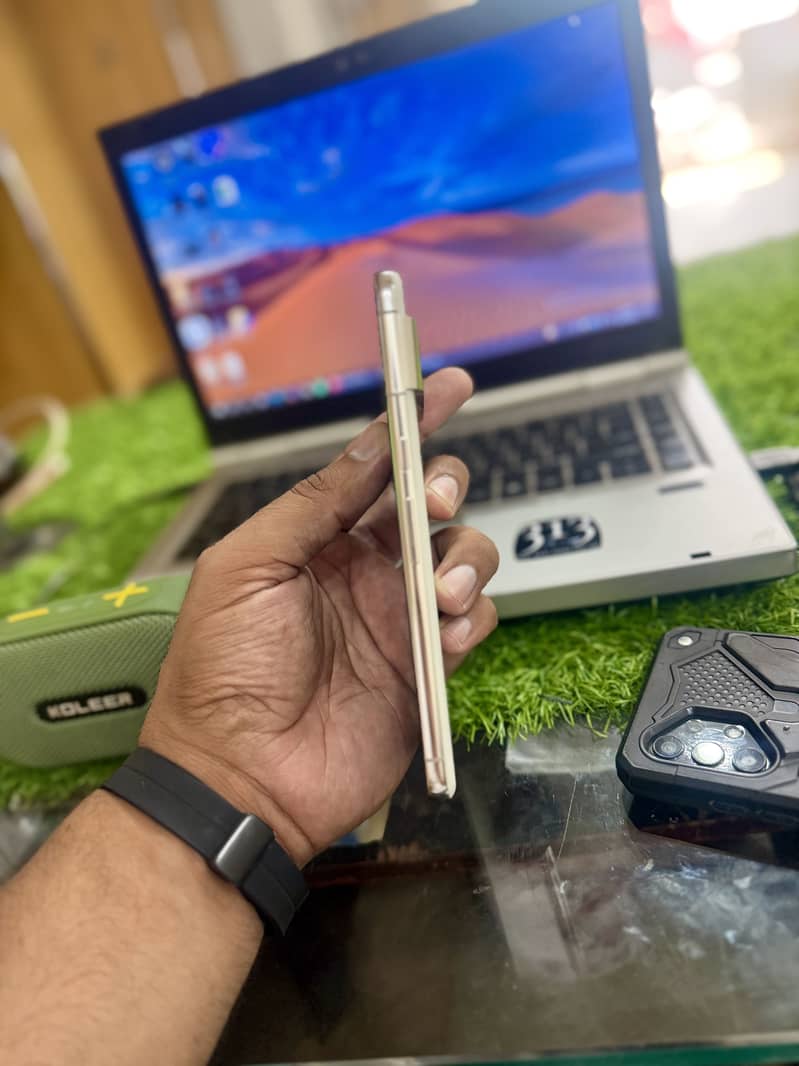 Google Pixel  8 pro pin dot 1