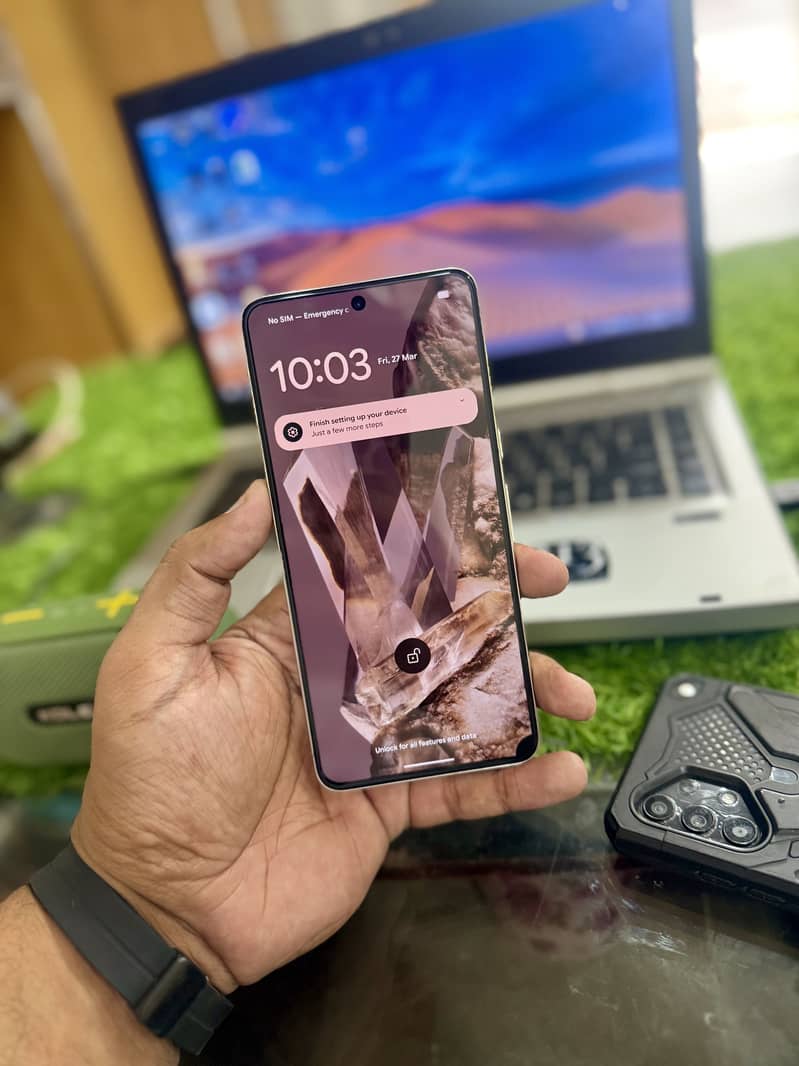 Google Pixel  8 pro pin dot 3