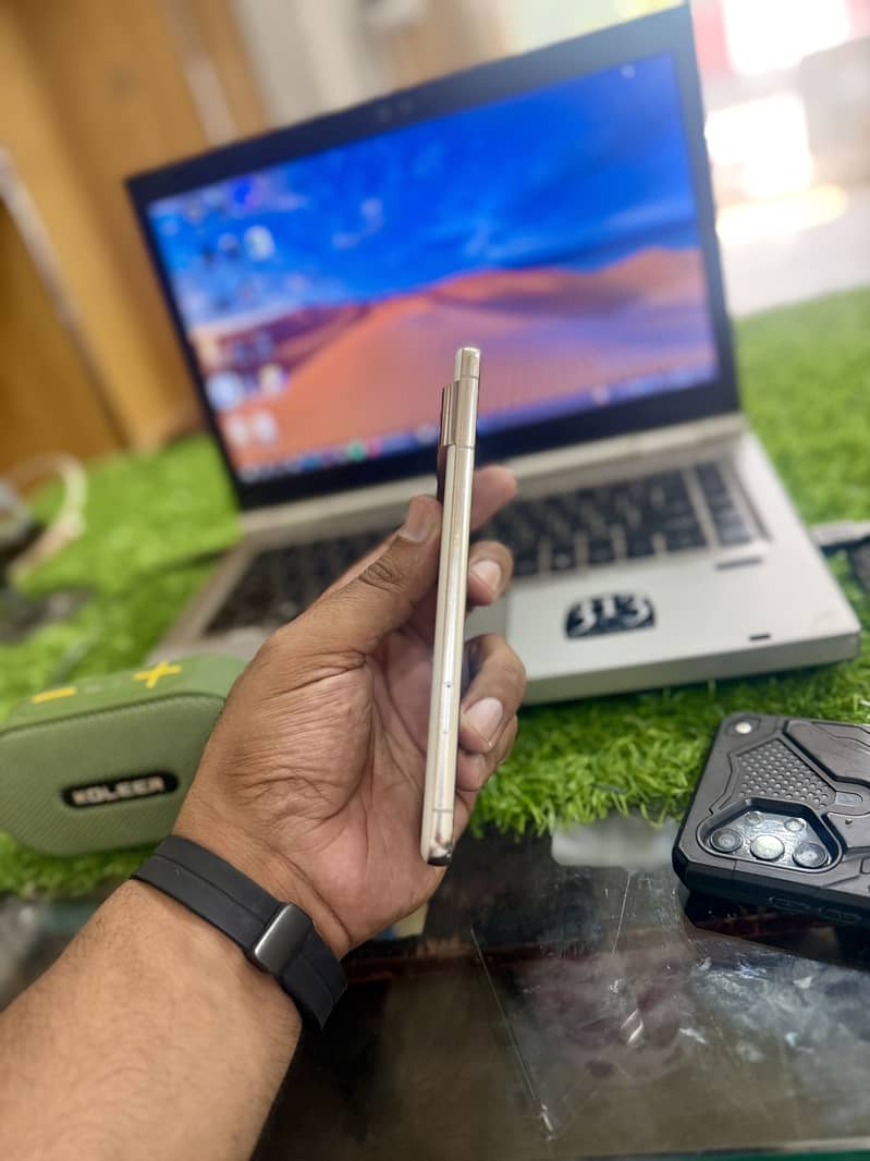 Google Pixel  8 pro pin dot 4