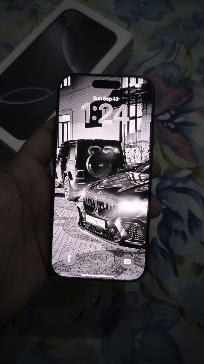 Apple iPhone 16 Pro 1