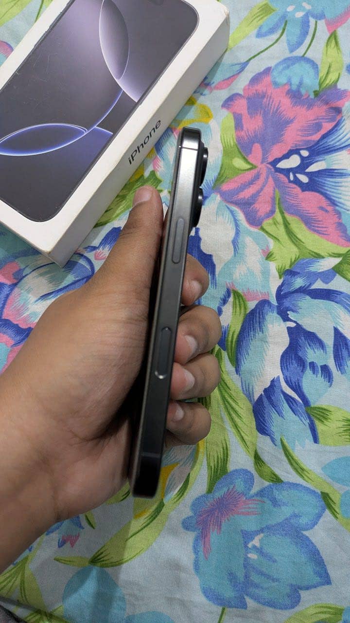Apple iPhone 16 Pro 2