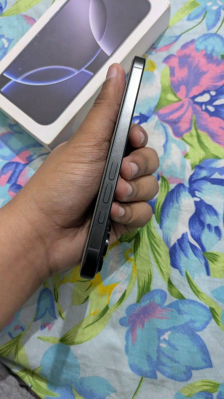 Apple iPhone 16 Pro 4