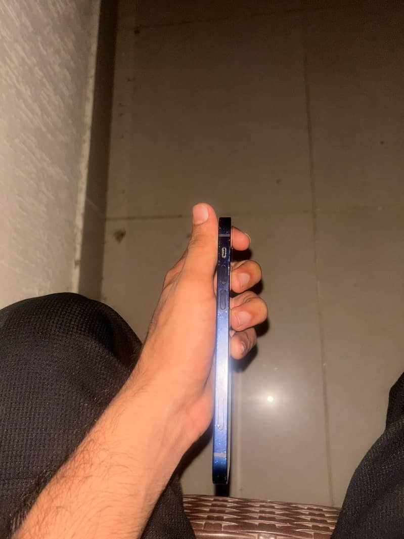Apple iPhone 12 3