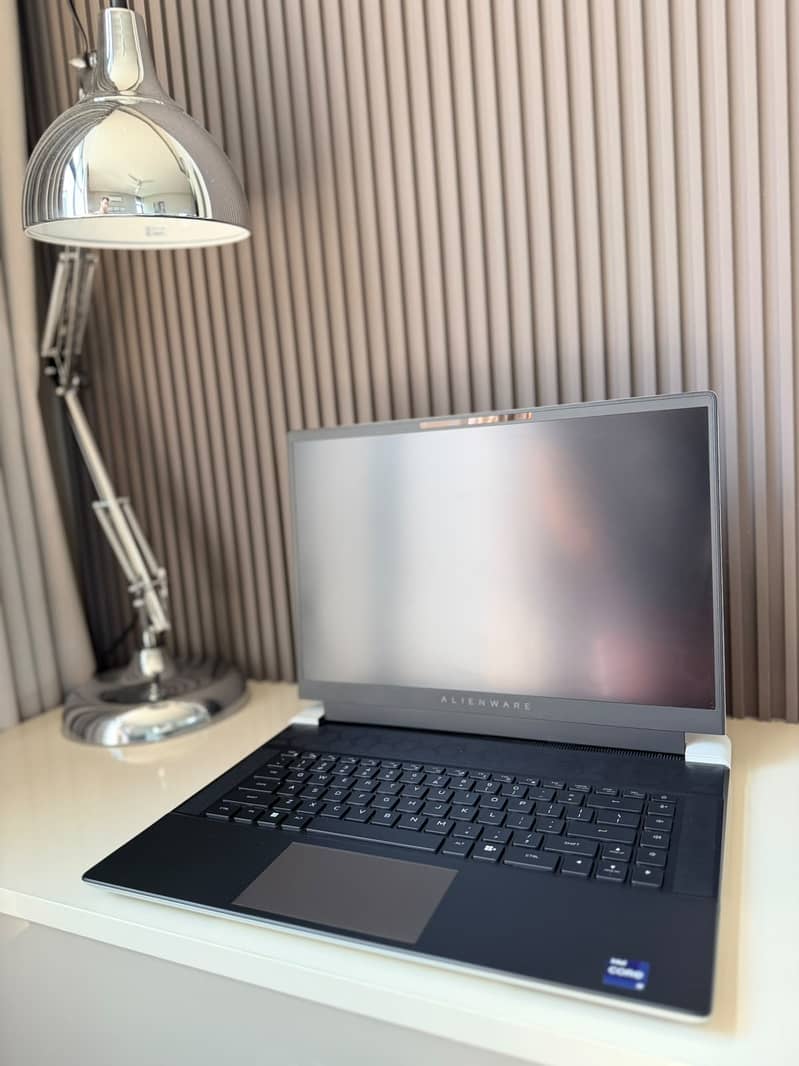 Alienware x16 r1 1