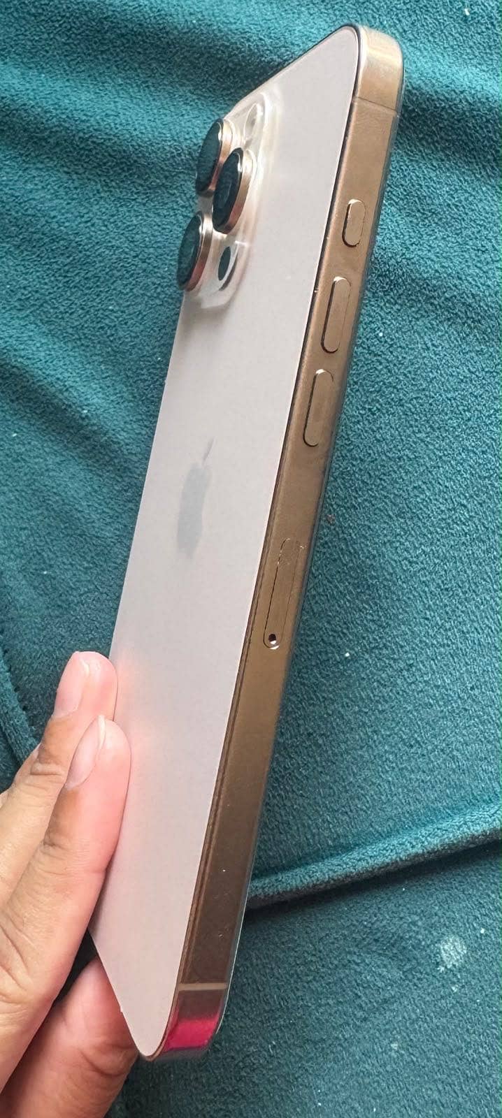 Apple iPhone 16 Pro Max 2