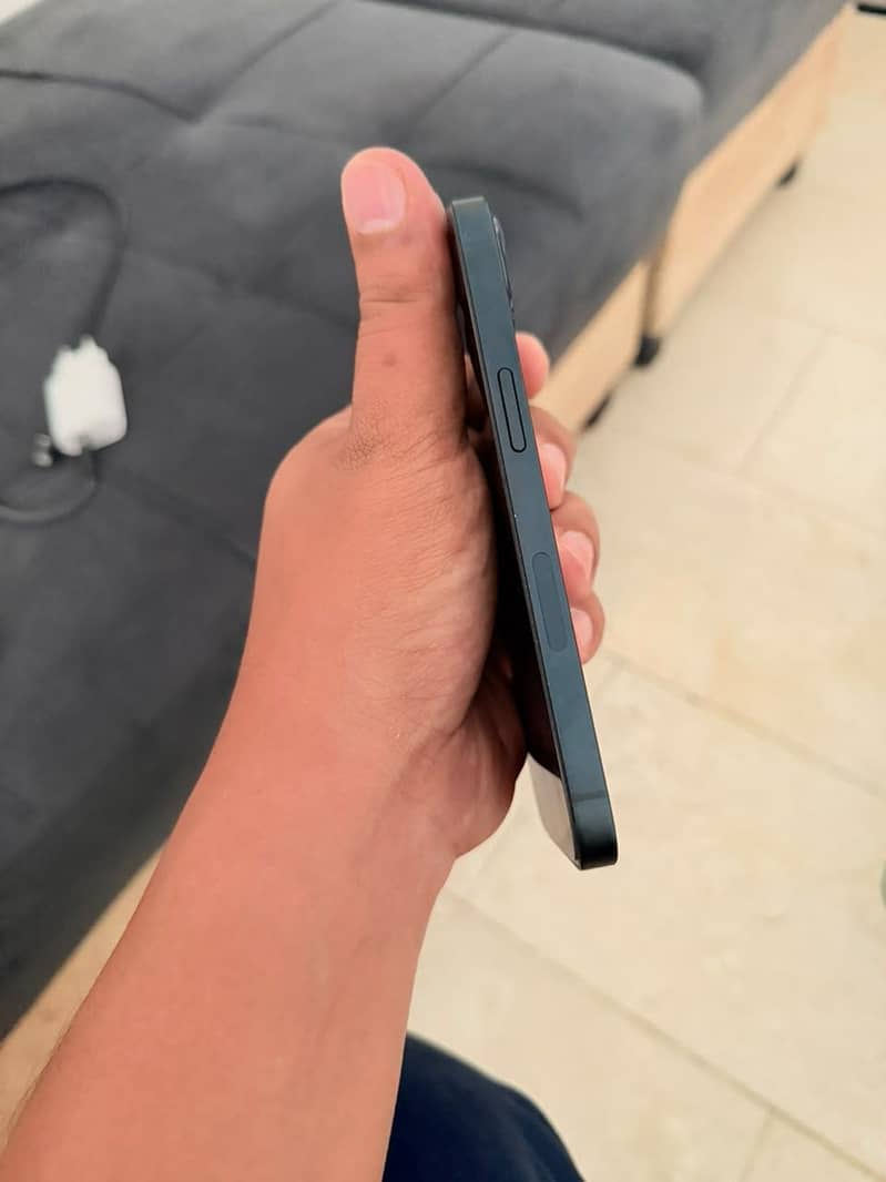 Apple iPhone 13 2
