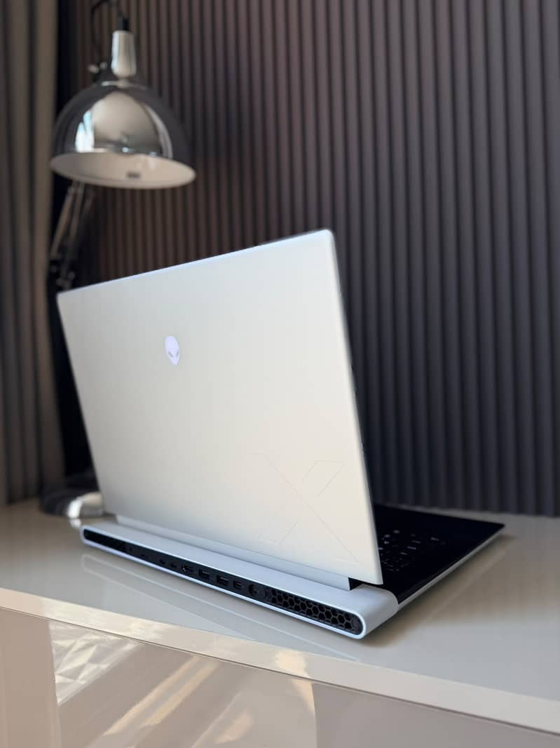 Alienware x16 r1 3