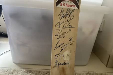 Peshawar zalmi team bat signed