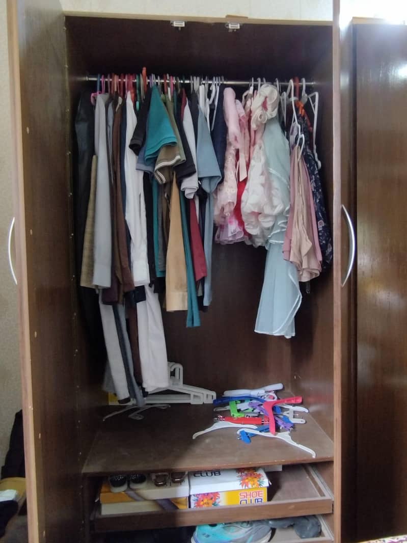 4 door wardrobe 1