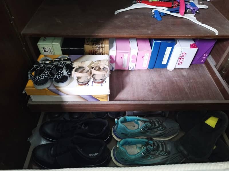 4 door wardrobe 2