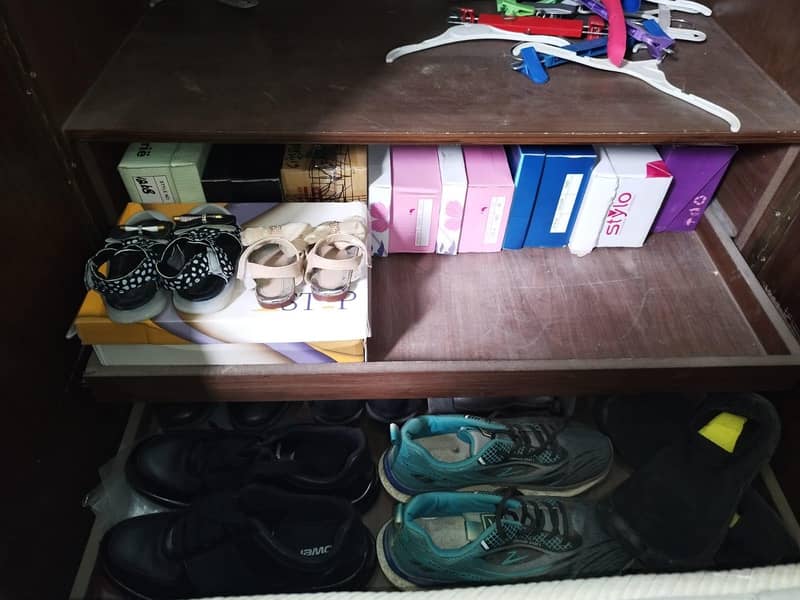 4 door wardrobe 3