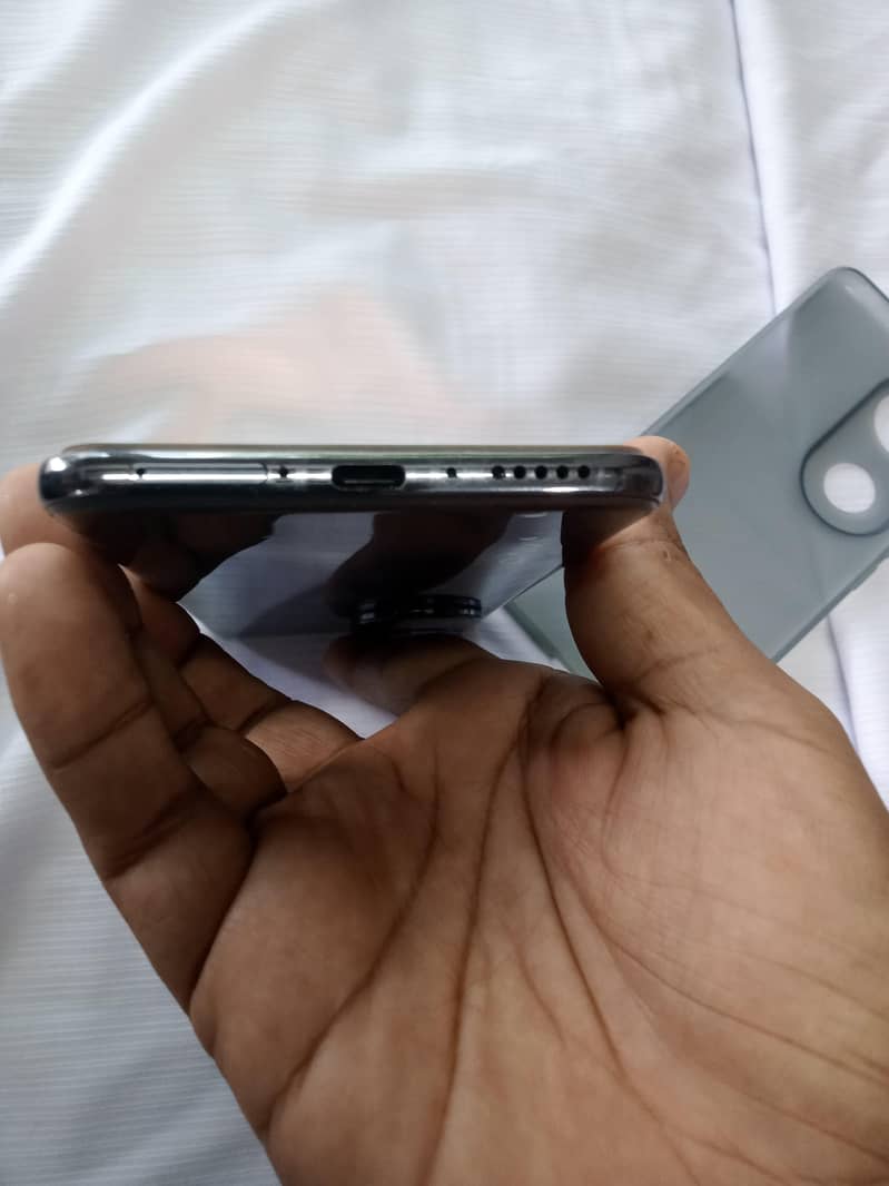 Vivo V50 1