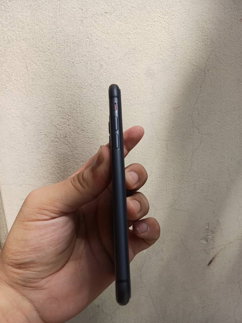 Apple iPhone 11 3