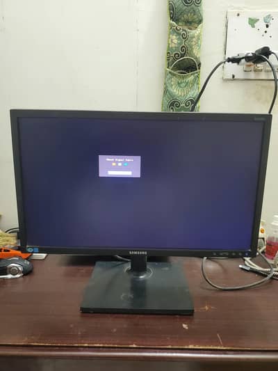Samsung S24E450 24-Inch LED Monitor – Excellent Condition