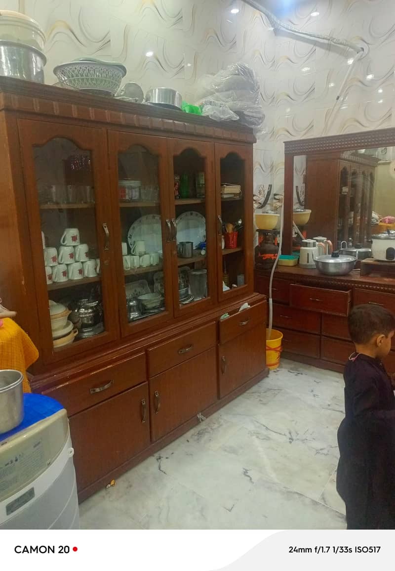 Dressing Table And Almari 1