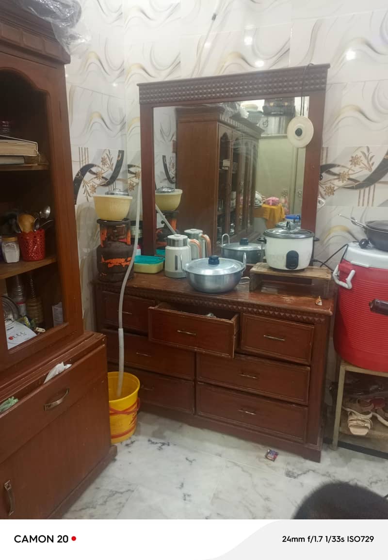 Dressing Table And Almari 2