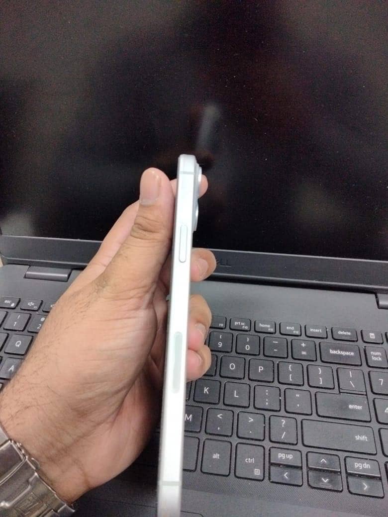 Apple iPhone 15 plus 0