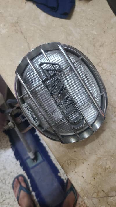 Mitsubitshi Pajero FOG lamps yellow