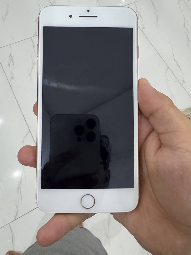 Apple iPhone 8 Plus 0