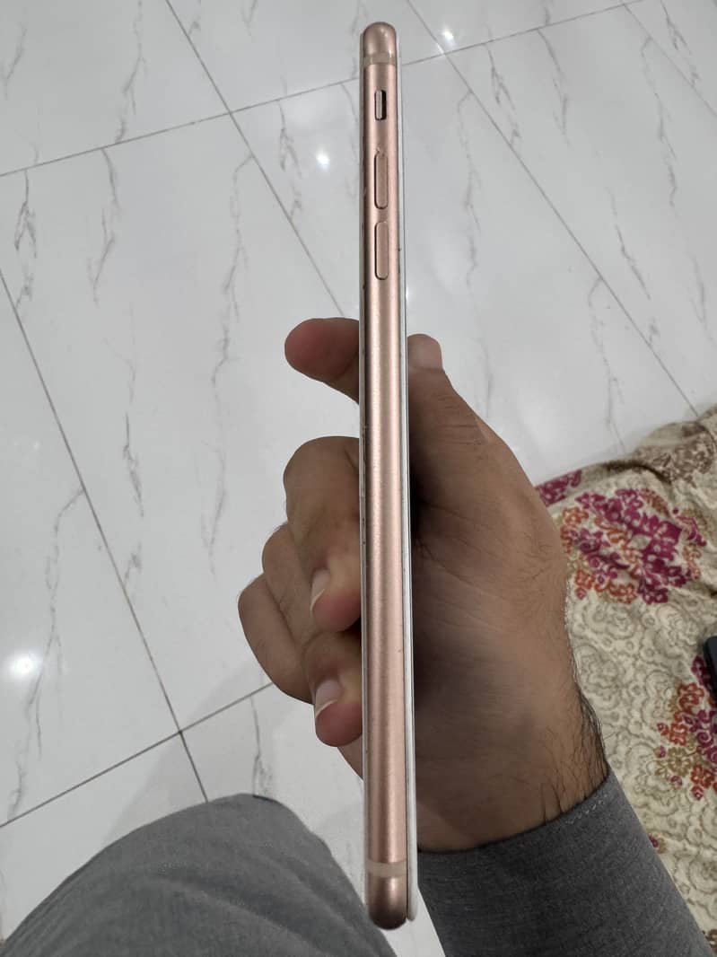 Apple iPhone 8 Plus 1