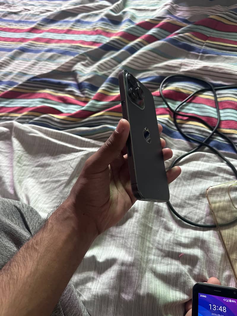 Apple iPhone 14 Pro Max 1