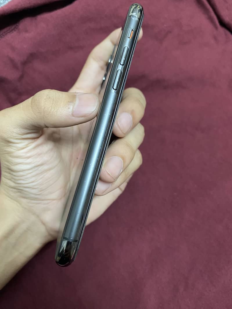 Apple iPhone 11 Pro 1