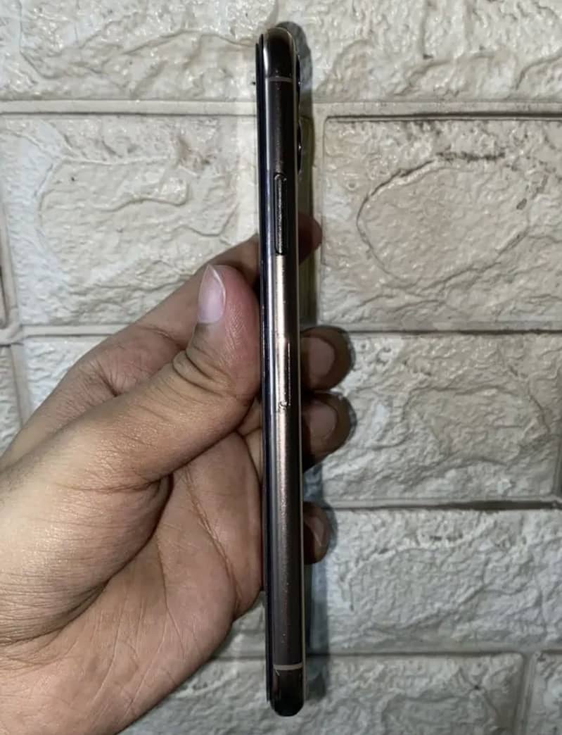 Apple iPhone 11 Pro Max 1