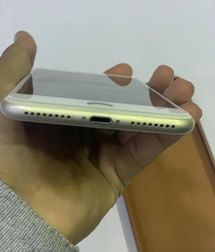 Apple iPhone 7 Plus 2
