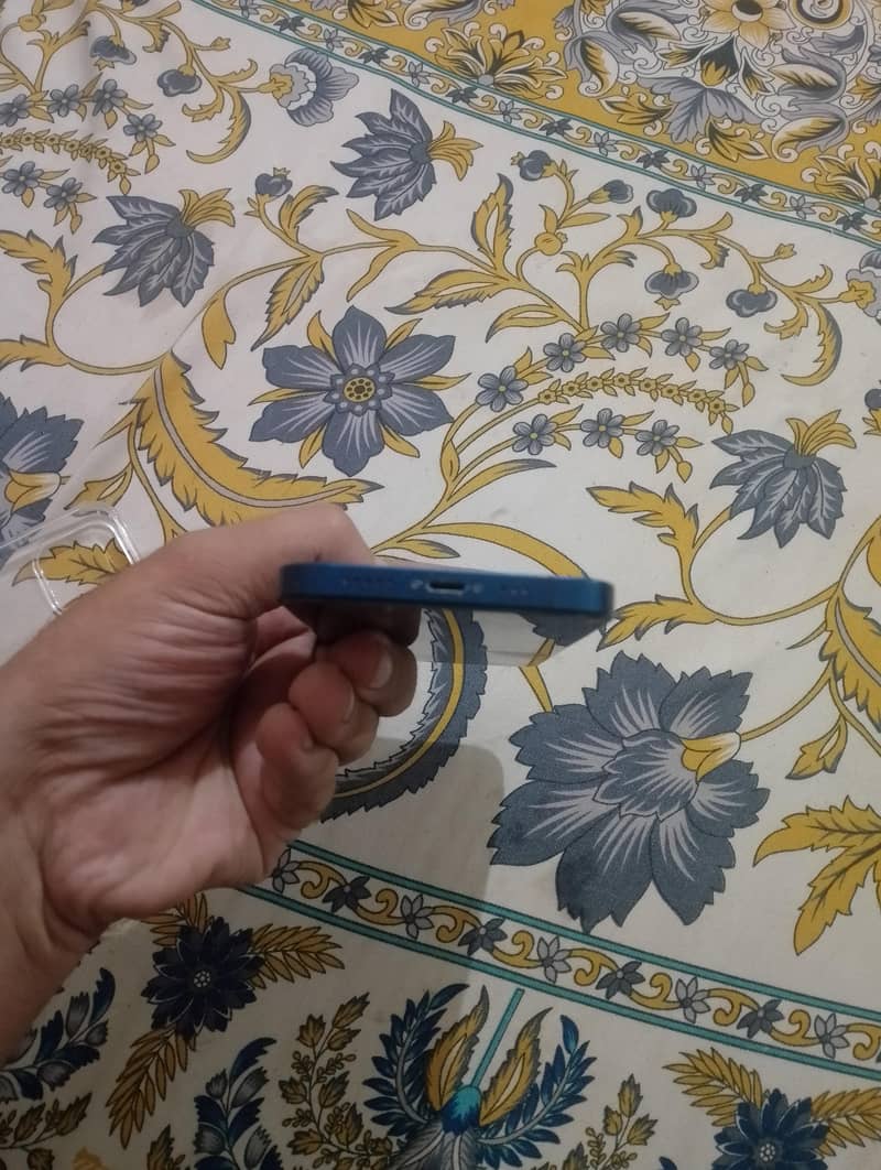 Apple iPhone 12 6