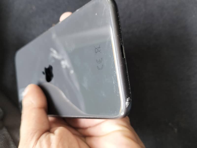 Apple iPhone 11 4