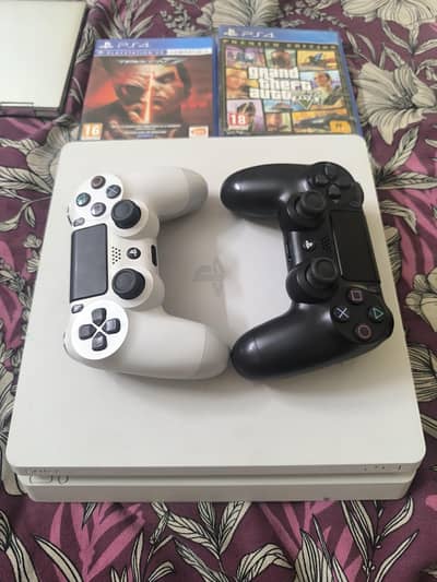 PS4 SLIM 500GB — LIKE NEW CONDITION