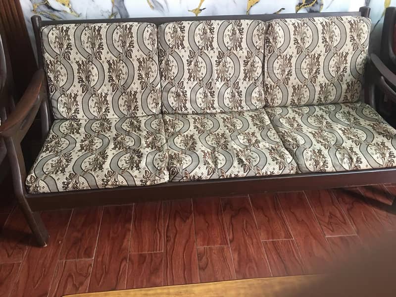 3 seater Sofa with centre Table 5