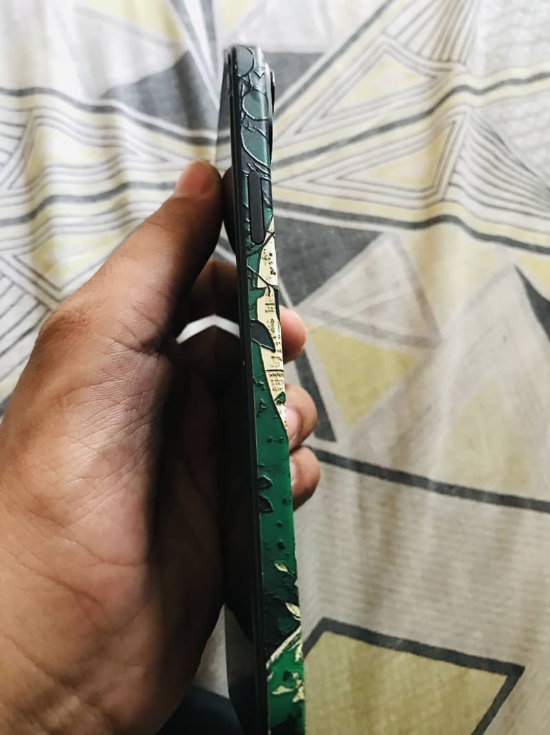 Apple iPhone 15 plus 4