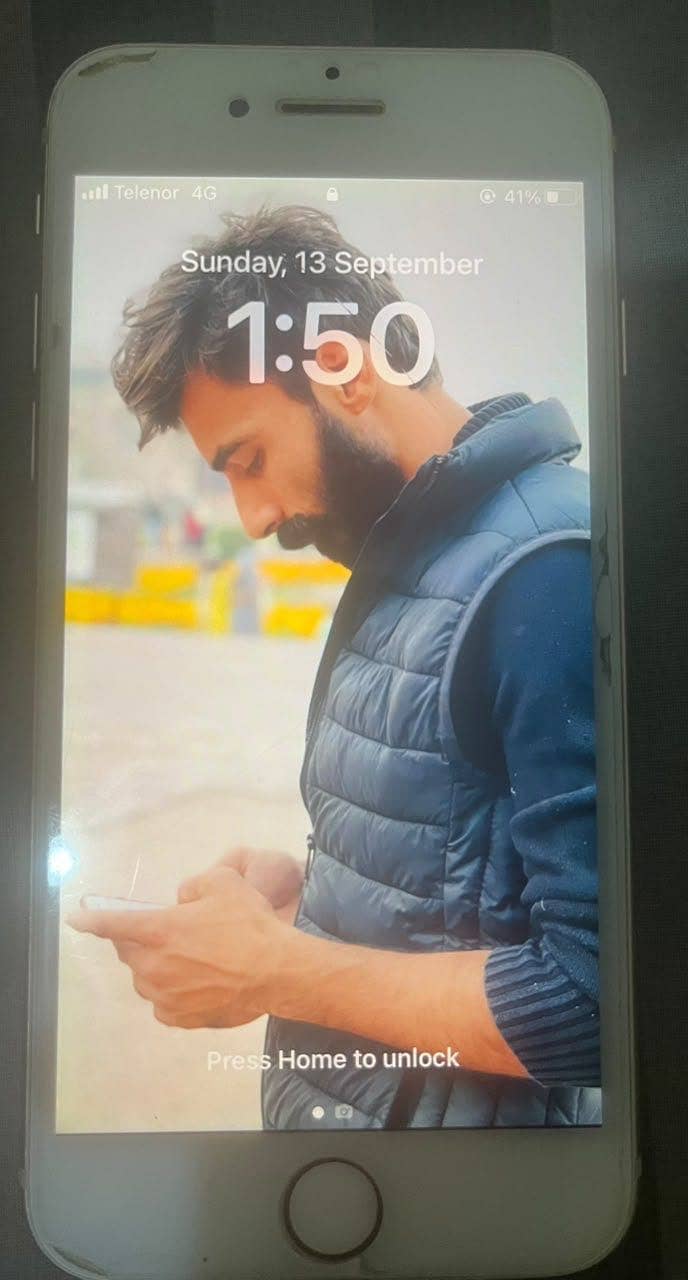 Apple iPhone 8 3