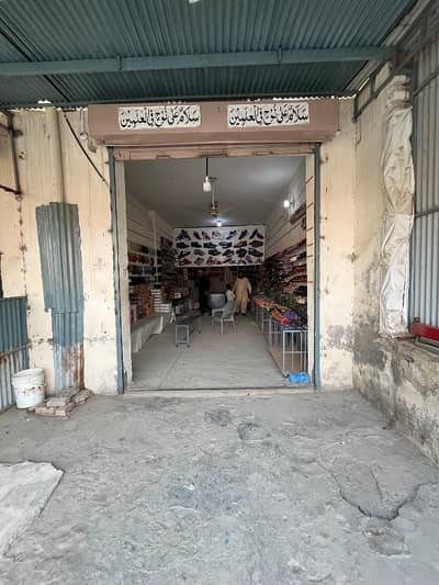 Shop for rent 25 foot rood