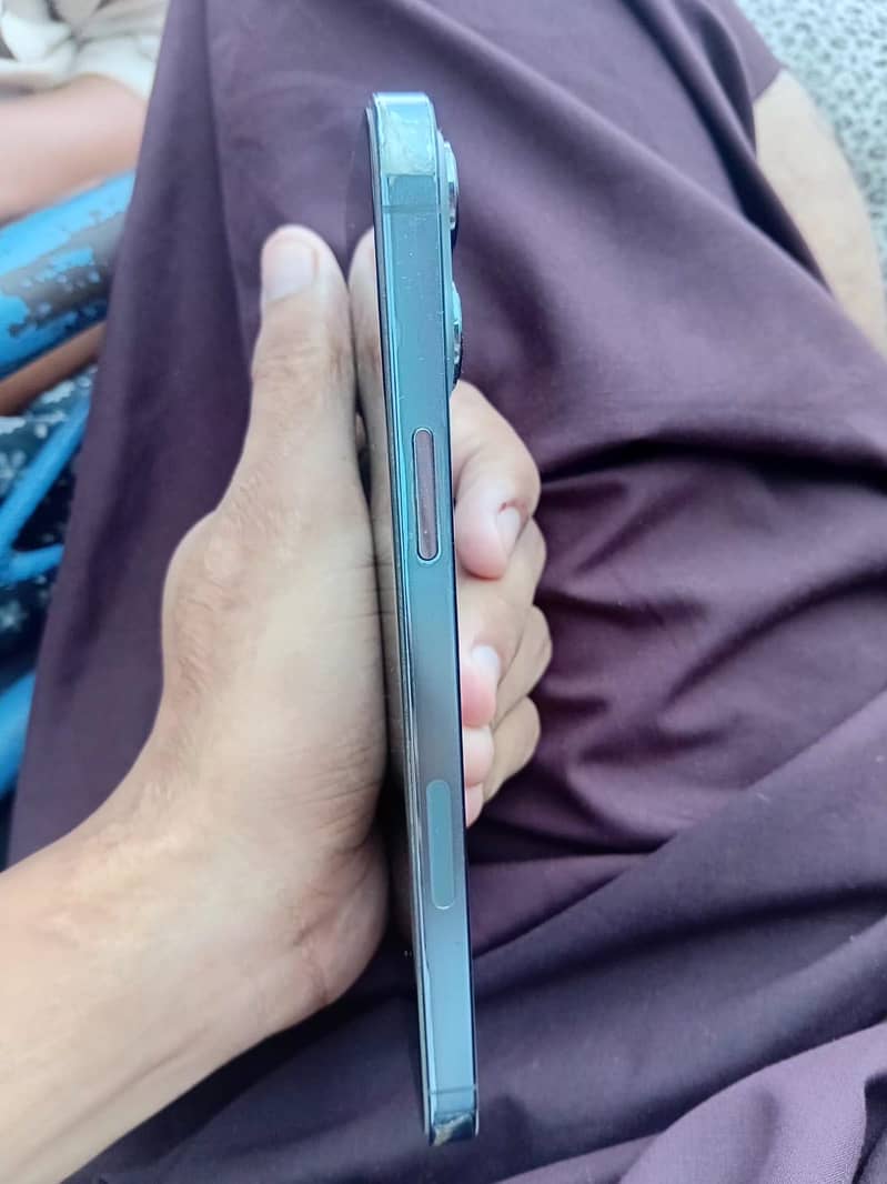 Apple iPhone 13 Pro Max 4