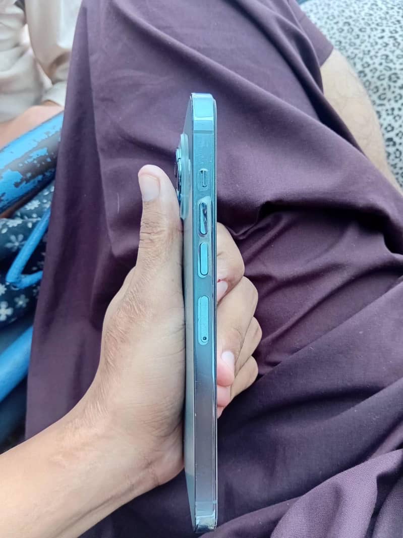 Apple iPhone 13 Pro Max 6