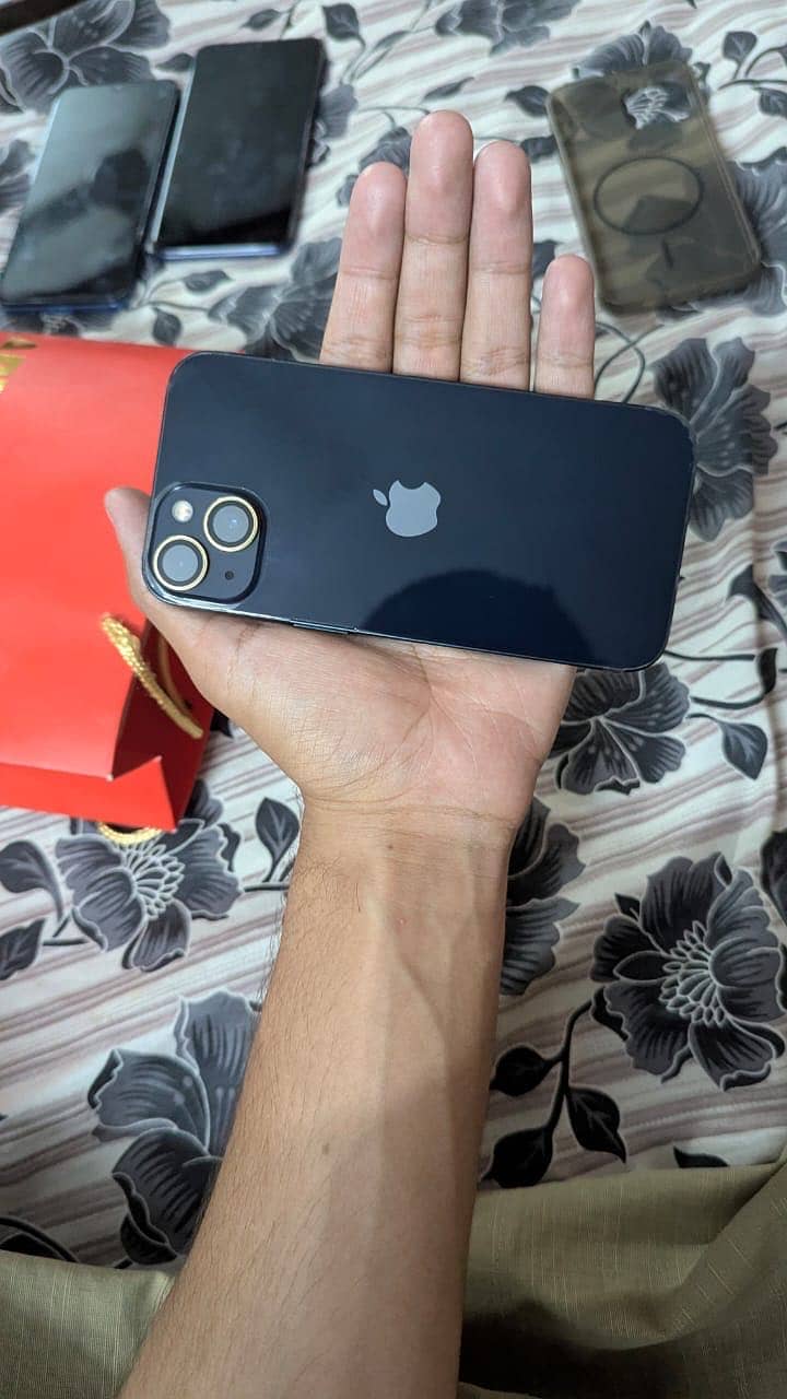 Apple iPhone 13 2