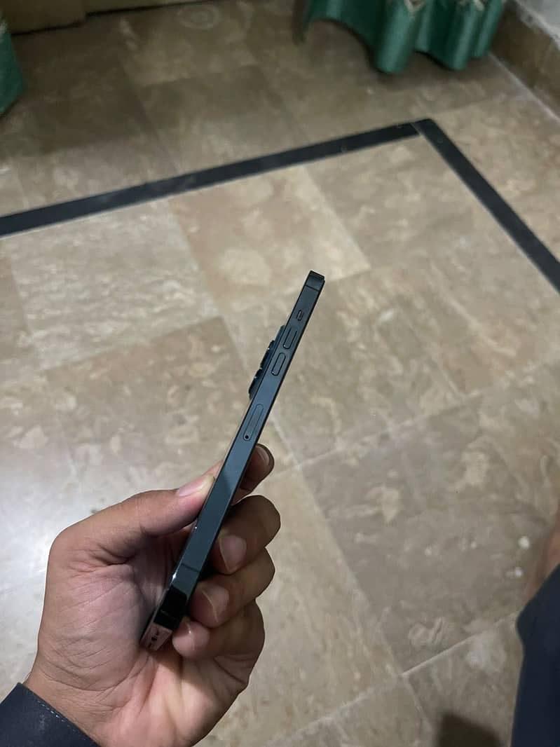 Apple iPhone 12 Pro Max 4