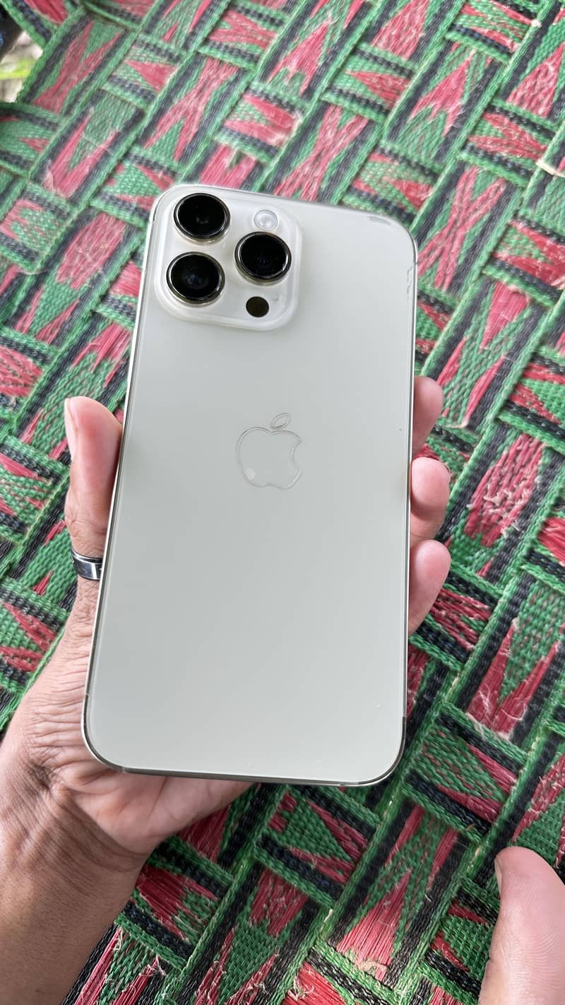 Apple iPhone 14 Pro Max 0