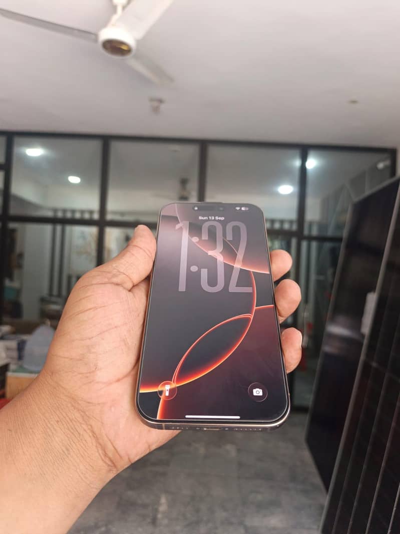 Apple iPhone 16 pro max 3