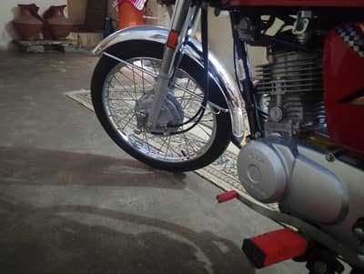 I am selling Honda 125 2025 9 mahina 0 meter condition