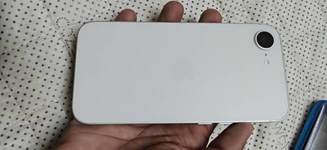 Apple iPhone 16e