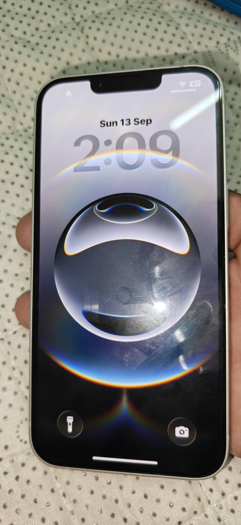 Apple iPhone 16e 6