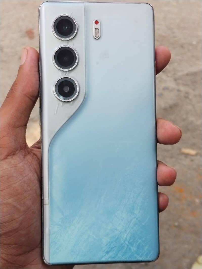 Tecno CAMON 40 Pro 0