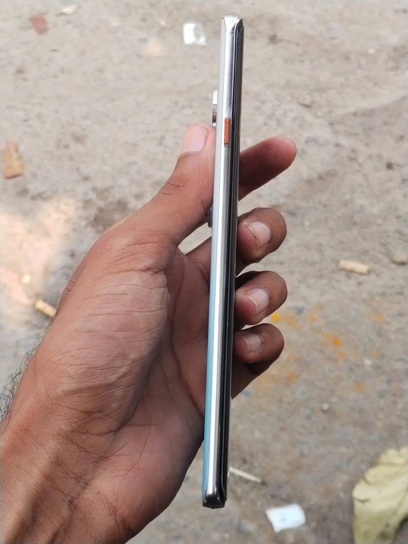 Tecno CAMON 40 Pro 4