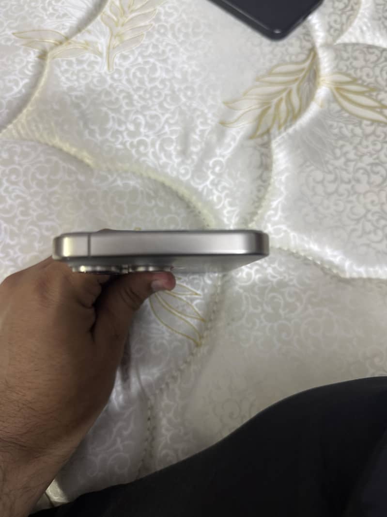 Apple iPhone 15 Pro Max 3