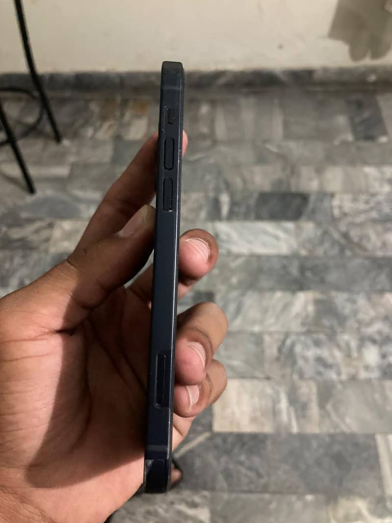 Apple iPhone 12 1
