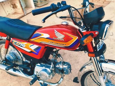 Honda CD70 2025