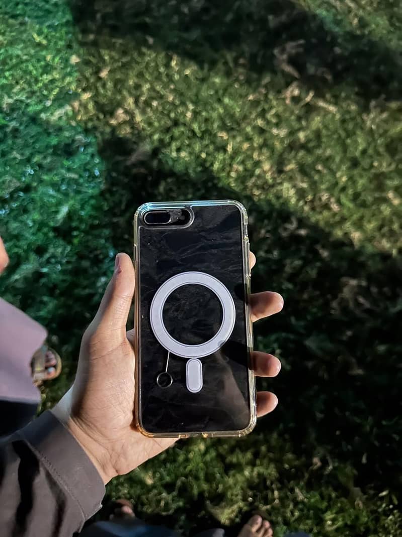 Apple iPhone 7 Plus 0